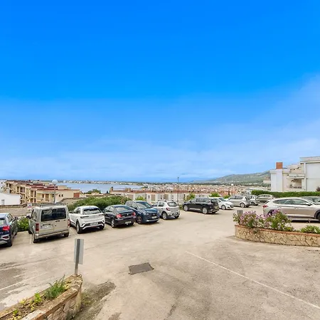 Apartment In Near Platja De Roses